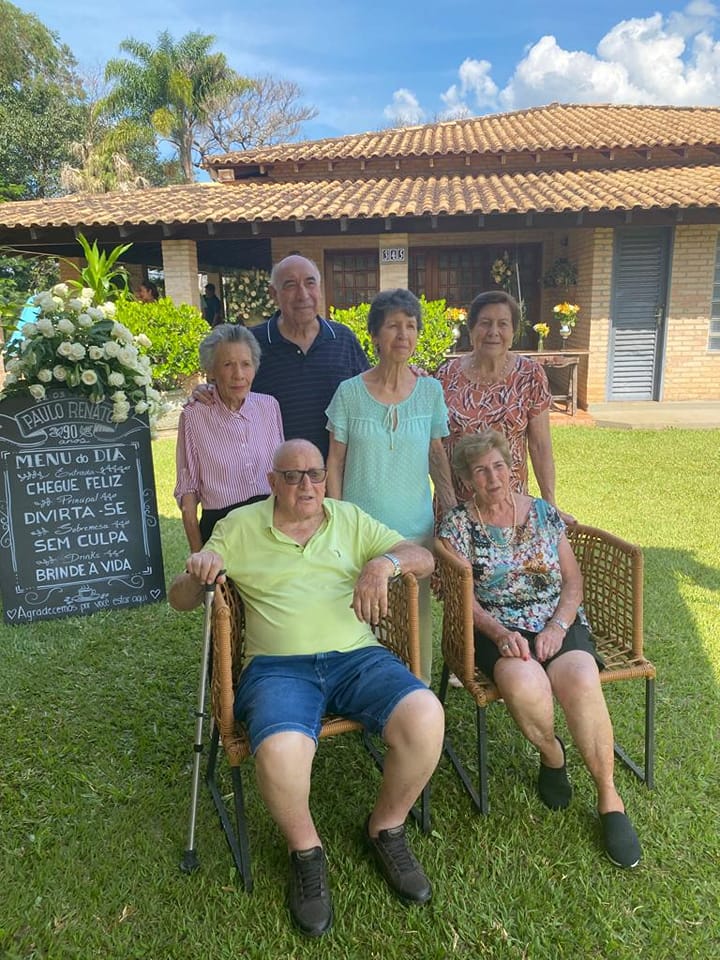 Paulo Renato e esposa (sentados) e demais familiares 