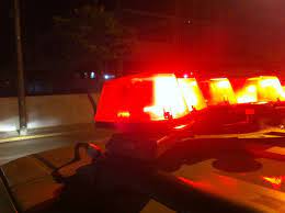 Grupo troca tiros com a polícia após roubar carro e clientes de bar em Marília