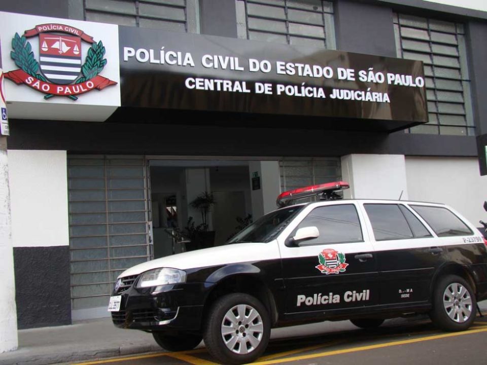 Estudante de 14 anos é agredida por mãe de outra aluna em saída de escola da região