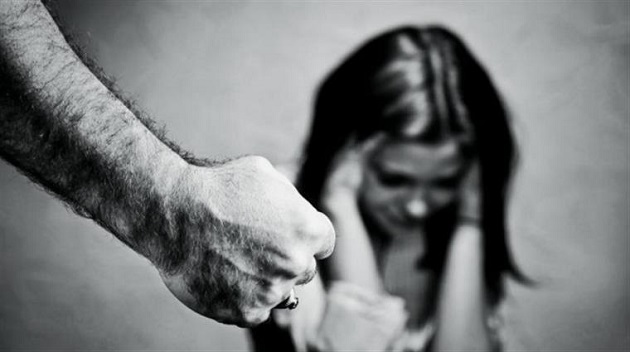 Homem pisa na cabeça da esposa e acaba preso por violência doméstica em cidade vizinha