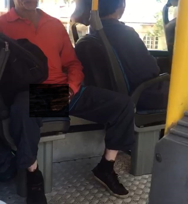 Absurdo: Homem é filmado se masturbando dentro de ônibus em Marília