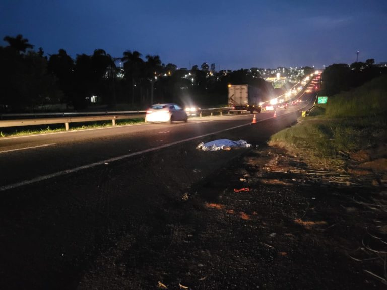 Mulher morre atropelada por caminhão na Rodovia do Contorno