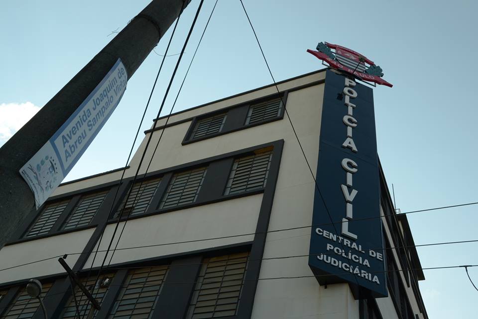 Transexual é presa em cidade vizinha por roubar idoso e alega ‘calote após programa’