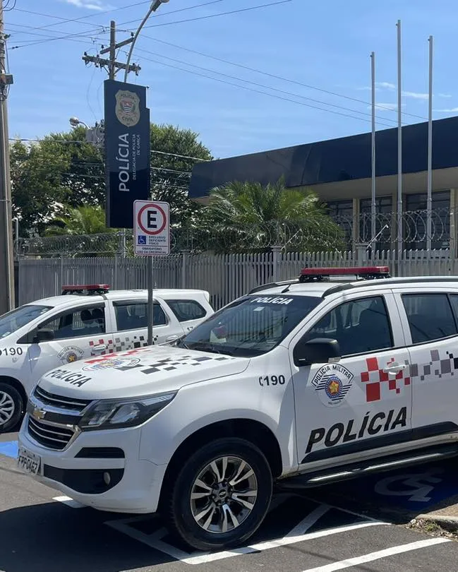 Dupla é flagrada operando ‘drive-thru’ de drogas no bairro São Lucas
