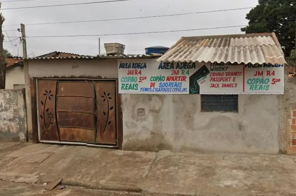 Jovens são baleados após dupla de criminosos atirar em clientes de bar em cidade vizinha