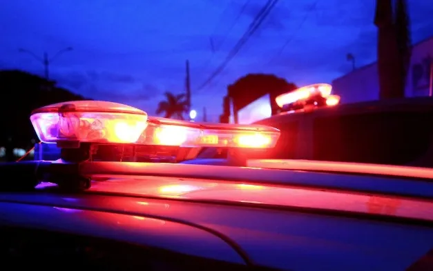 Homem é preso após invadir casa da ex pela janela e a ameaçar de morte em cidade vizinha