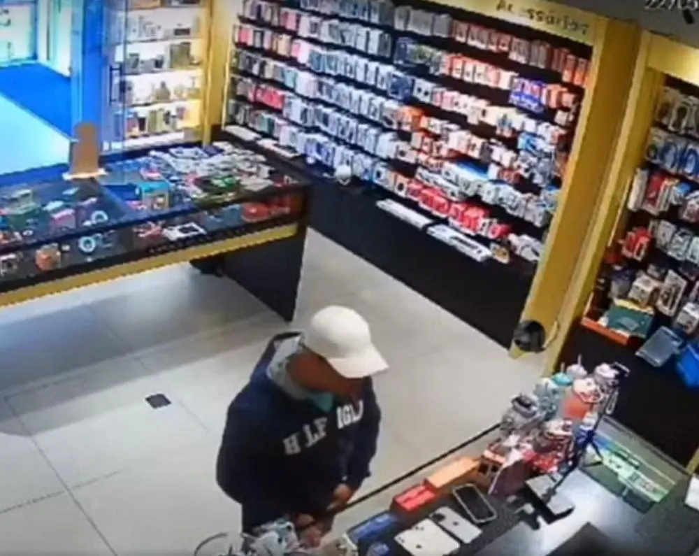 Homem finge ser cliente e rouba aparelhos de loja de celulares em cidade vizinha