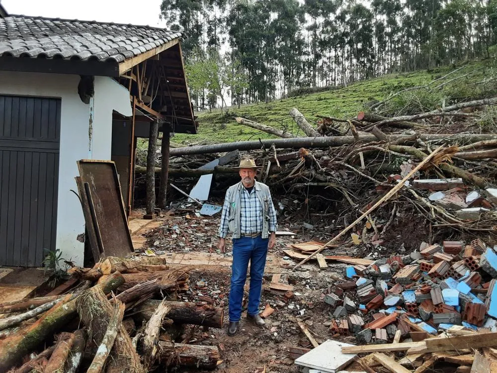 Veterinário garcense participa de missão em região afetada pelas chuvas no Sul
