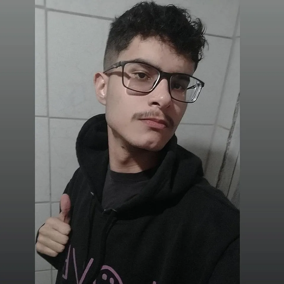 Polícia apreende nove celulares e vai apurar conteúdo em redes sociais na investigação da morte de Gabriel