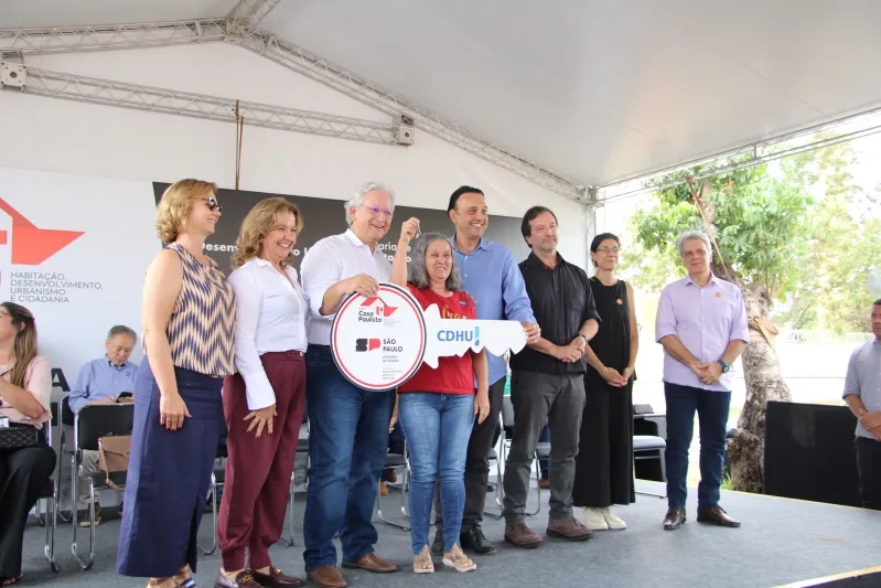 Casas do projeto Vida Longa são entregues em Garça