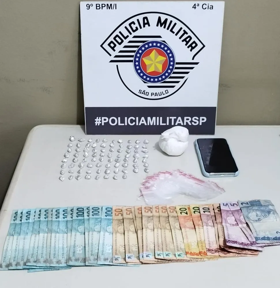 Durante patrulhamento no Takeo Toyota e Sol Nascente, PM prende dois em flagrante por tráfico de drogas
