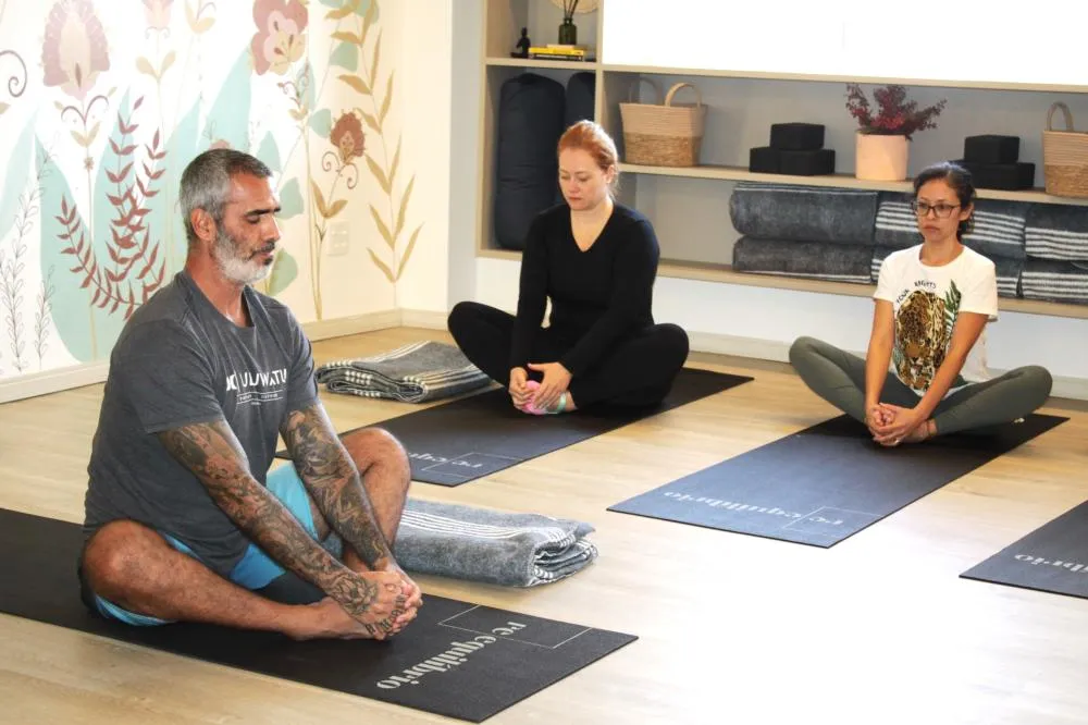 Autor de vários livros e com uma larga experiência, Bruno Jones é um dos mais respeitados instrutores de Yoga do país 