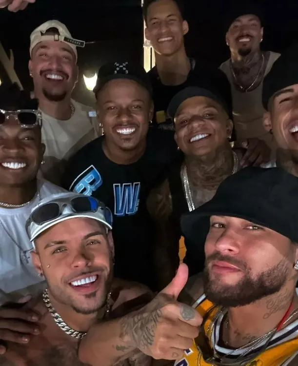 Grupo Envolvência junto com Neymar Jr.