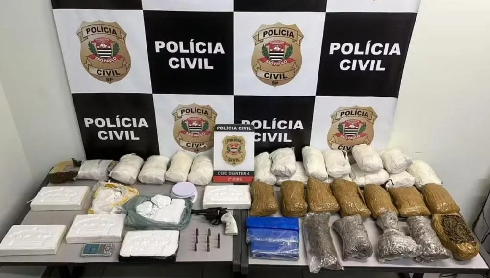 Pai e filho são presos com cerca de meio milhão de reais em drogas na região