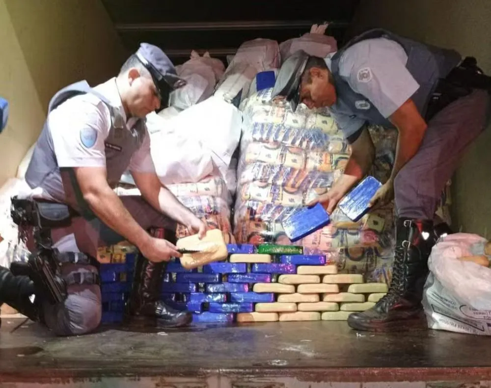 Homem é preso transportando carga de cocaína avaliada em R$ 50 milhões em rodovia da região