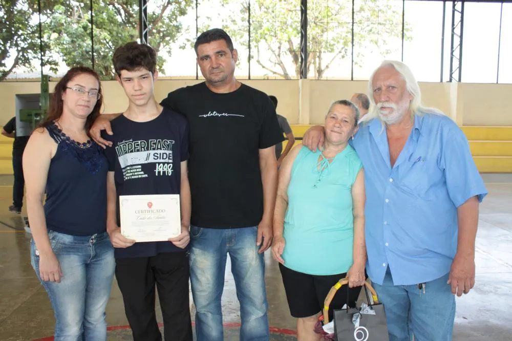 Caike e os pais Kelly e Wagner, e os avós João e Luzia Alves Juliati