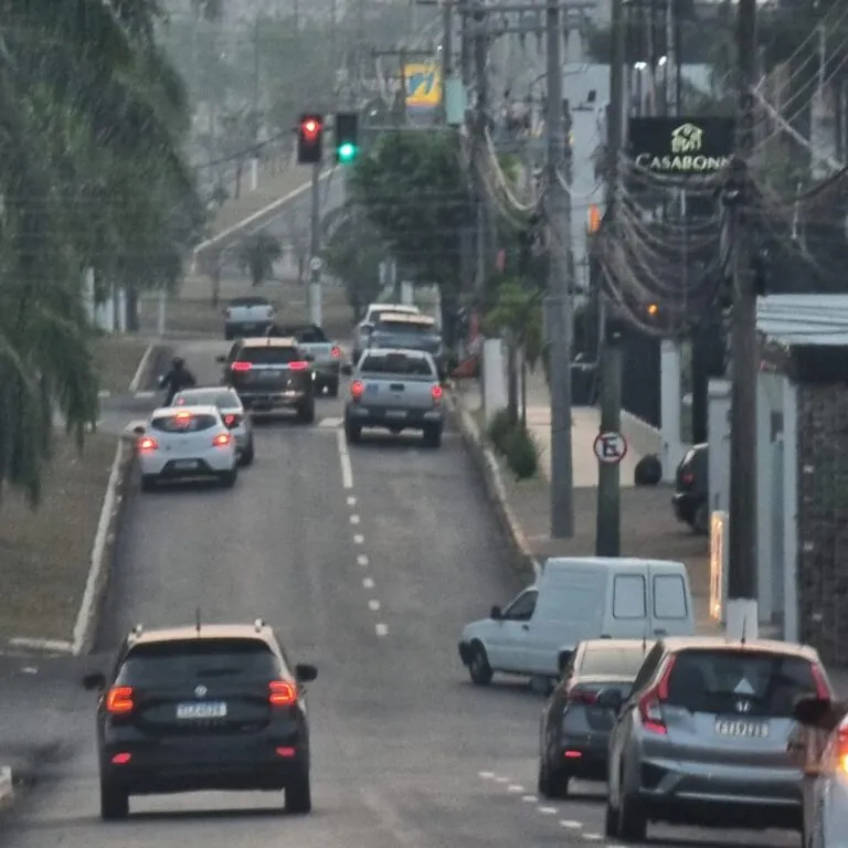 Homem nu é flagrado em importunação sexual na Avenida das Esmeraldas