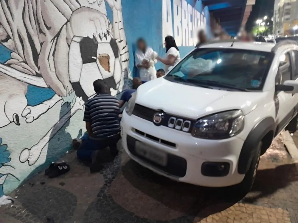 Motorista que atropelou mulher em frente ao MAC alega erro com câmbio automático e nega ter fugido do local