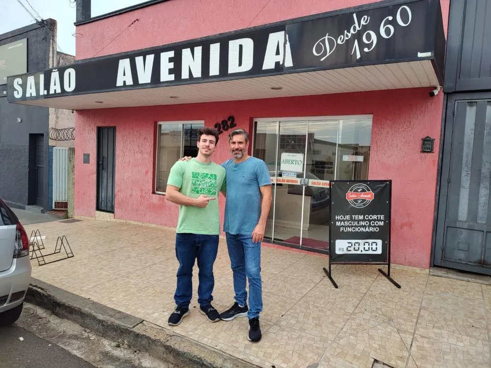 Luciano e o filho William (acima) mantém a tradição familiar 