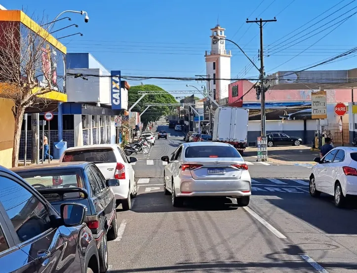 Comércio fecha às 16 horas nesta terça.