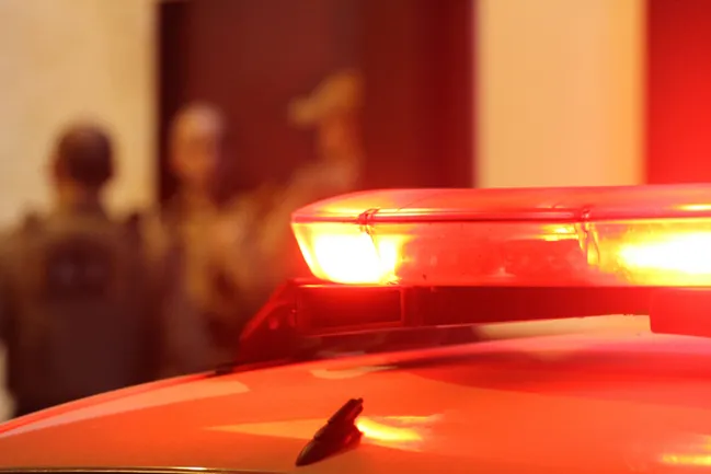Motorista é arremessado de 4 metros de altura após briga de trânsito em cidade vizinha