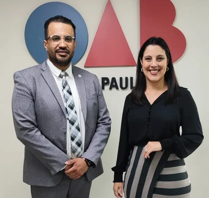 O advogado garcense Fábio Ricardo (OAB Garça) e a vice-presidente estadual da OAB, Daniela Magalhães.