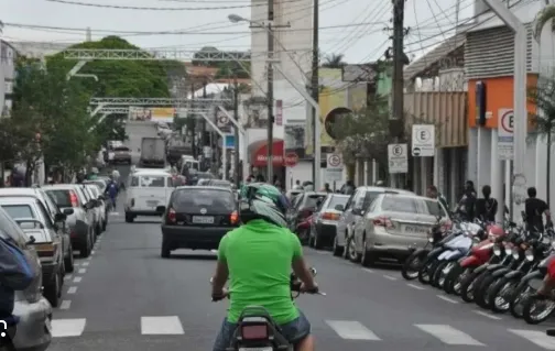 Carnaval altera horário do comércio, bancos e repartições públicas 