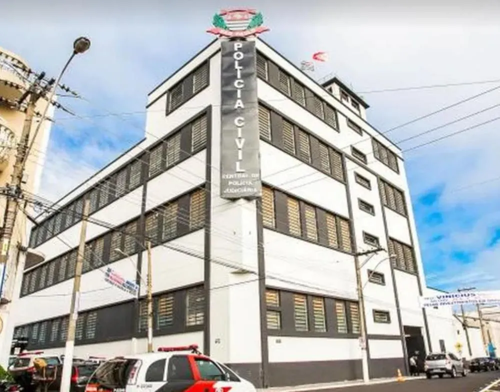 Filho de 13 anos fere o pai com faca ao vê-lo agredindo a mãe em cidade vizinha; agressor é preso