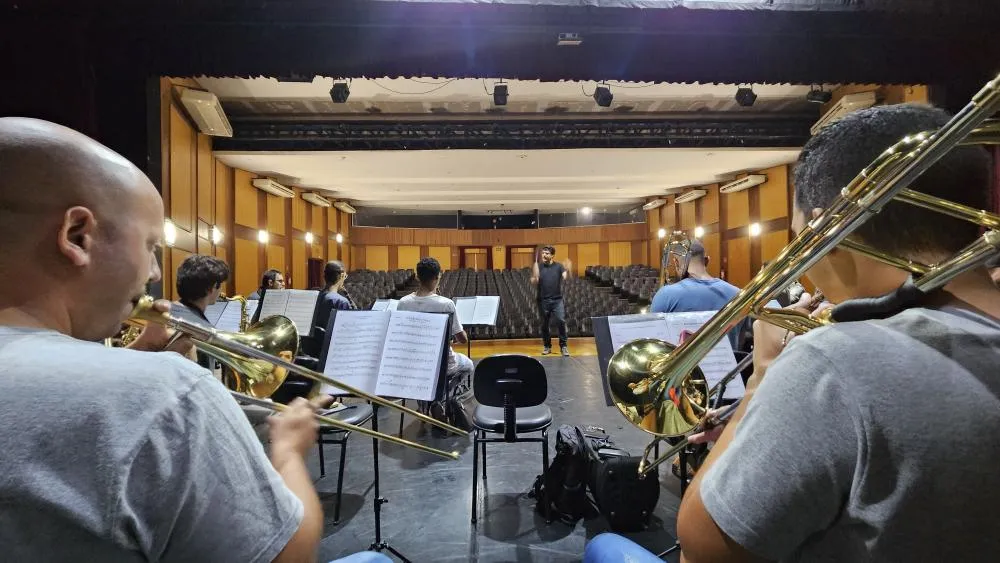 Sinfônica durante ensaio no Teatro Municipal 