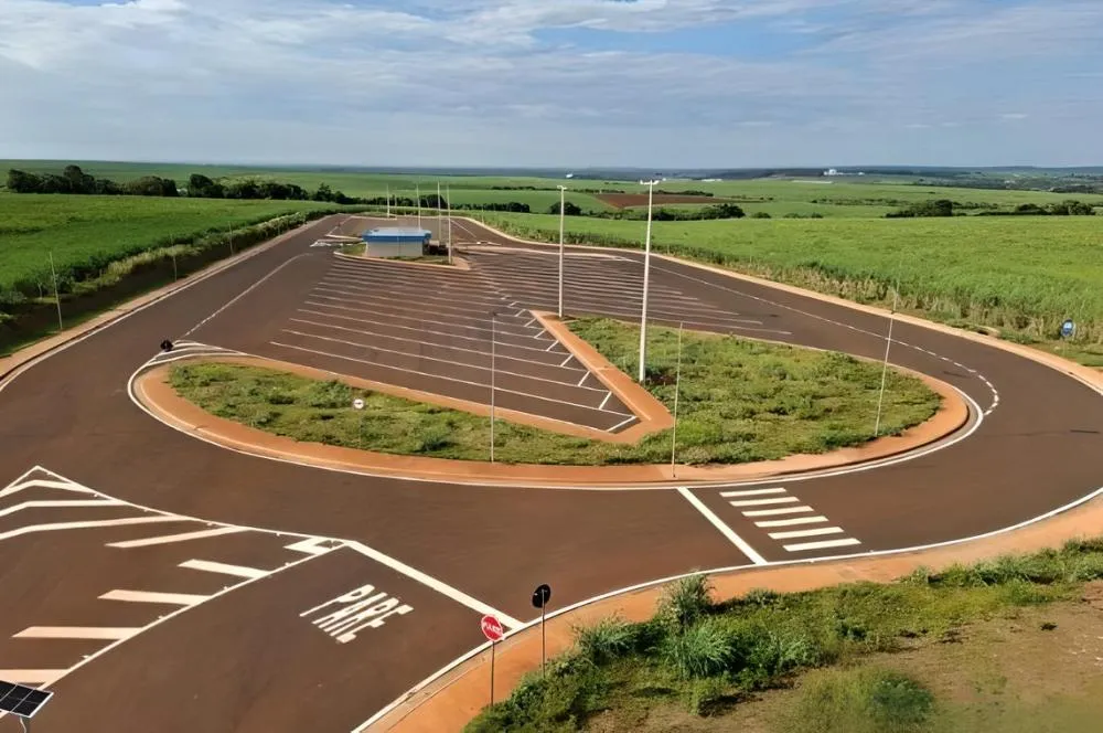 Praças oferecem comodidade aos caminhoneiros 