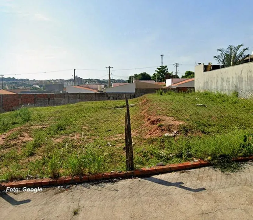 Usuário de drogas é morto a pauladas e incendiado em terreno baldio em Marília