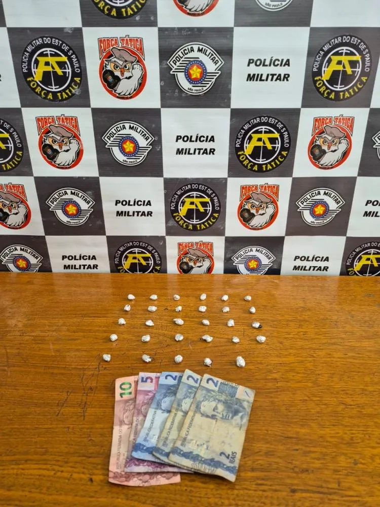 Flagrante no Labienópolis: Força Tática prende suspeito com crack e dinheiro