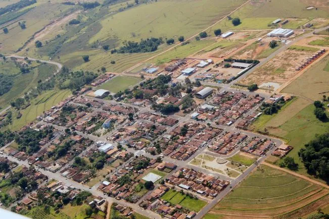 Procurado por tráfico é surpreendido no quintal de casa e acaba preso