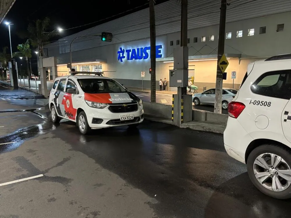 Tiroteio dentro de supermercado provoca pânico e deixa homem ferido