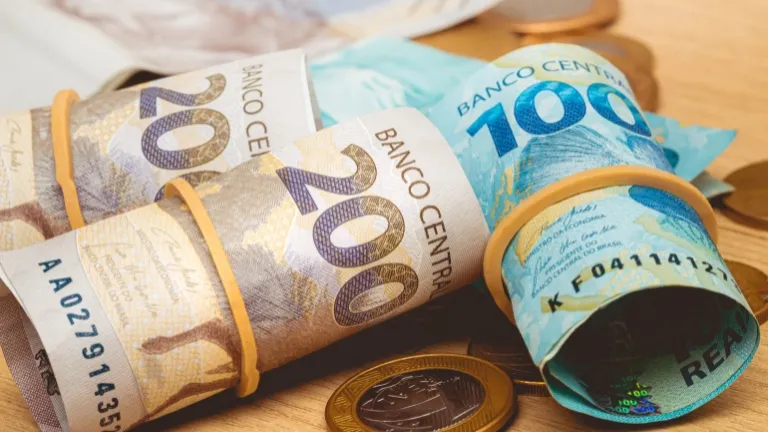 Advogado esclarece por que milhões de brasileiros não estão buscando dinheiro esquecido nos bancos