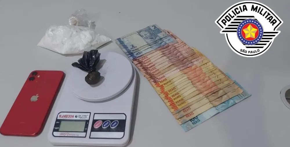 Entregador é preso com drogas e balança de precisão no Labienopolis