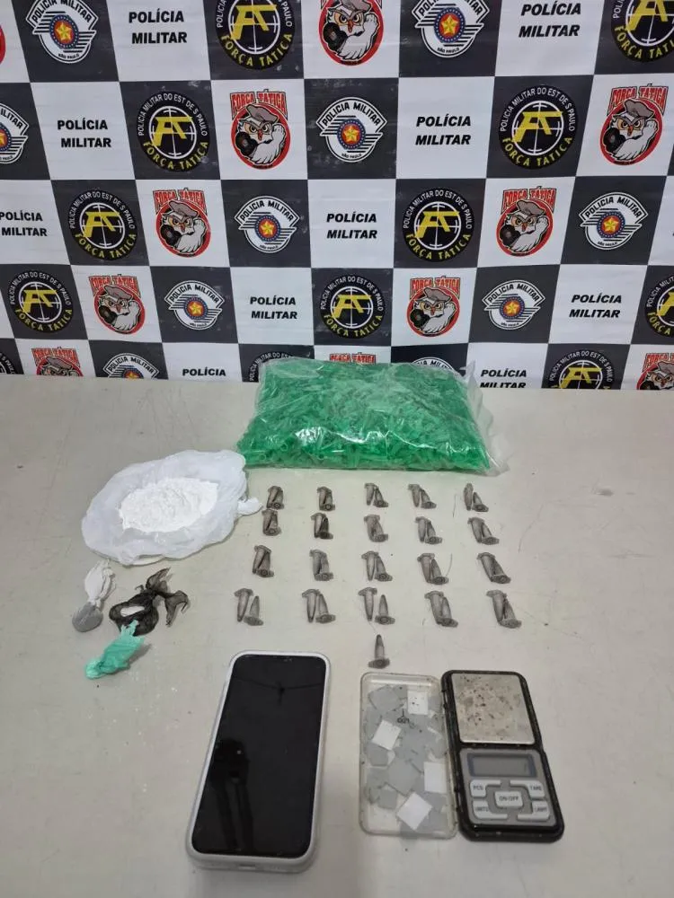 Força Tática prende suspeito por tráfico no Frei Aurélio e apreende drogas e balança de precisão