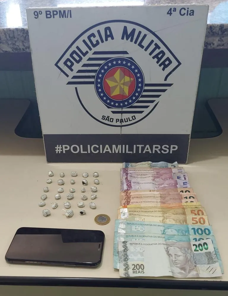 Suspeito tenta fugir ao ver viatura e acaba preso por tráfico de drogas no Takeo Toyota