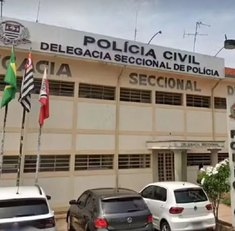 Homem é preso após dar caipirinha a enteados de 4 e 6 anos e causar revolta em bar na região