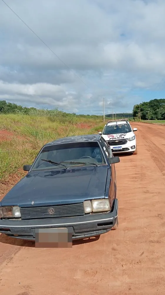 PM encontra carro furtado na Vila Salgueiro abandonado no Adrianita
