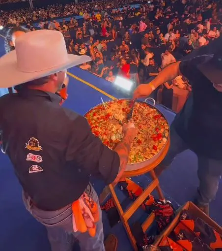 De Garça para o Brasil: Thon Magalhães conquista espaço em festival sertanejo com carreteiro servido no palco