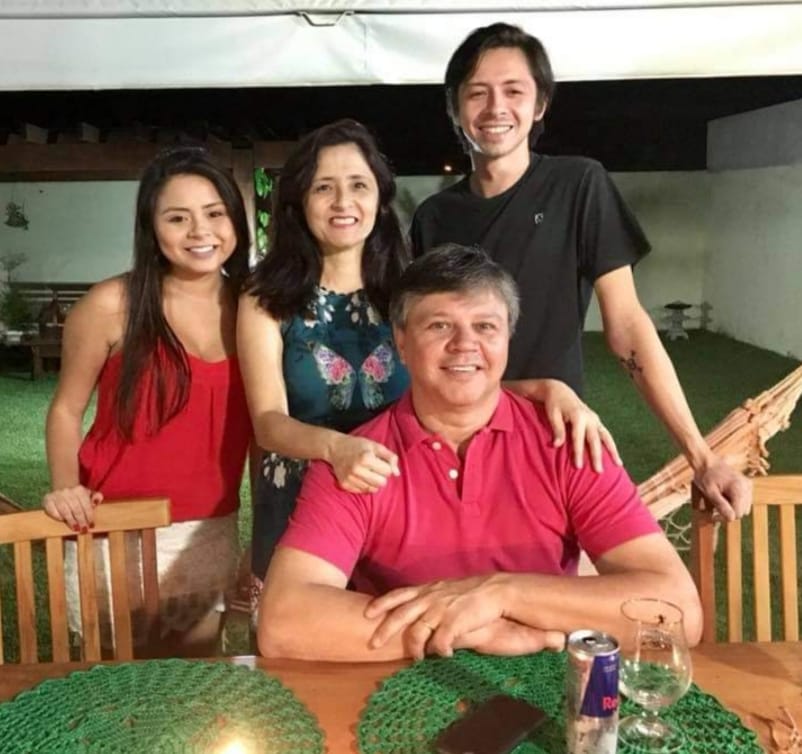 Valdir com a esposa Lílian e os filhos Thais e Michel 