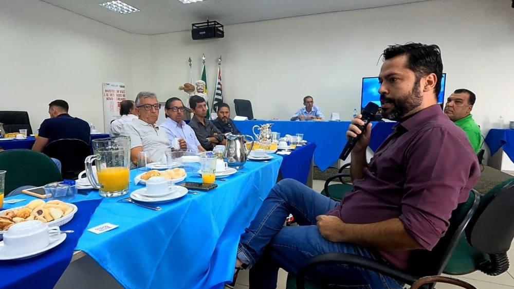 O secretário de Desenvolvimento Bruno Severino fez vários esclarecimentos relacionados a Área Azul Digital 