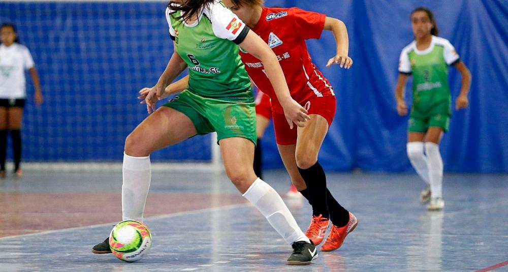 Aulas de Futsal Feminino e Infantil são oferecidas gratuitamente em Garça