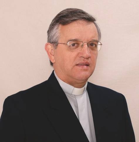 Padre Luiz Carlos teve ligeira melhora e deixou a UTI