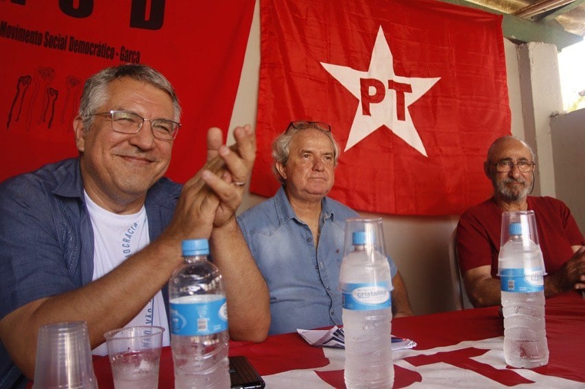 O deputado Padilha, o presidente do PT Luiz Facina, e o presidente do diretório PC do B, Chico Vieira 