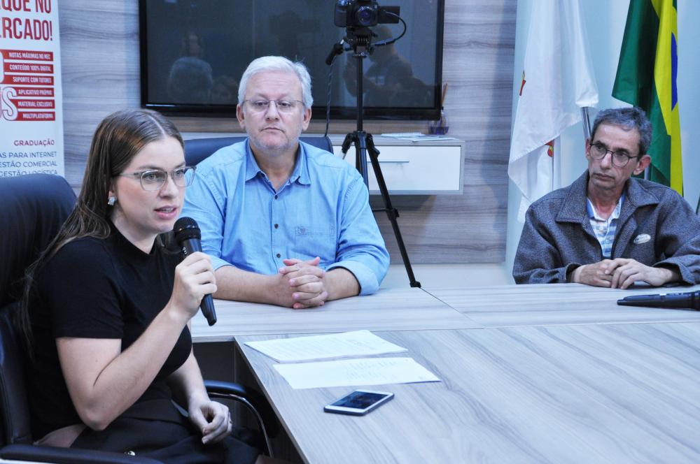 Paula Miralha, prefeito João Carlos e Mauro Sá, presidente da Acig, durante podcast de lançamento da ação. ““Essa é uma guerra que todos precisam combater”, enfatizou Mauro Sá 