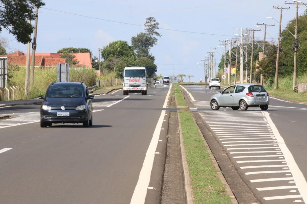 Veículo faz o contorno no exato ponto em que o motorista entreou no sentido inverso provocando a tragédia. 