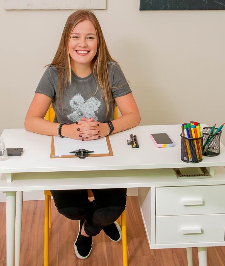Aline, no último mês, alcançou a incrível marca de 1 milhão de visualizações em sua conta no Instagram, e mais 1.2 milhão de contas alcançadas no Facebook.