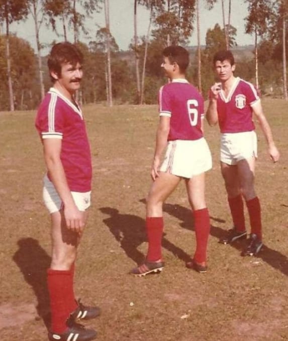 Chico Ramalho (ao fundo), defendendo as cores do Ipiranga 